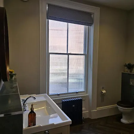 Centre Stunning Georgian Townhouse בית נופש קרליסל