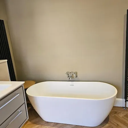 Centre Stunning Georgian Townhouse קרליסל